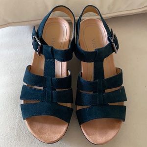 Vionic black suede wedges